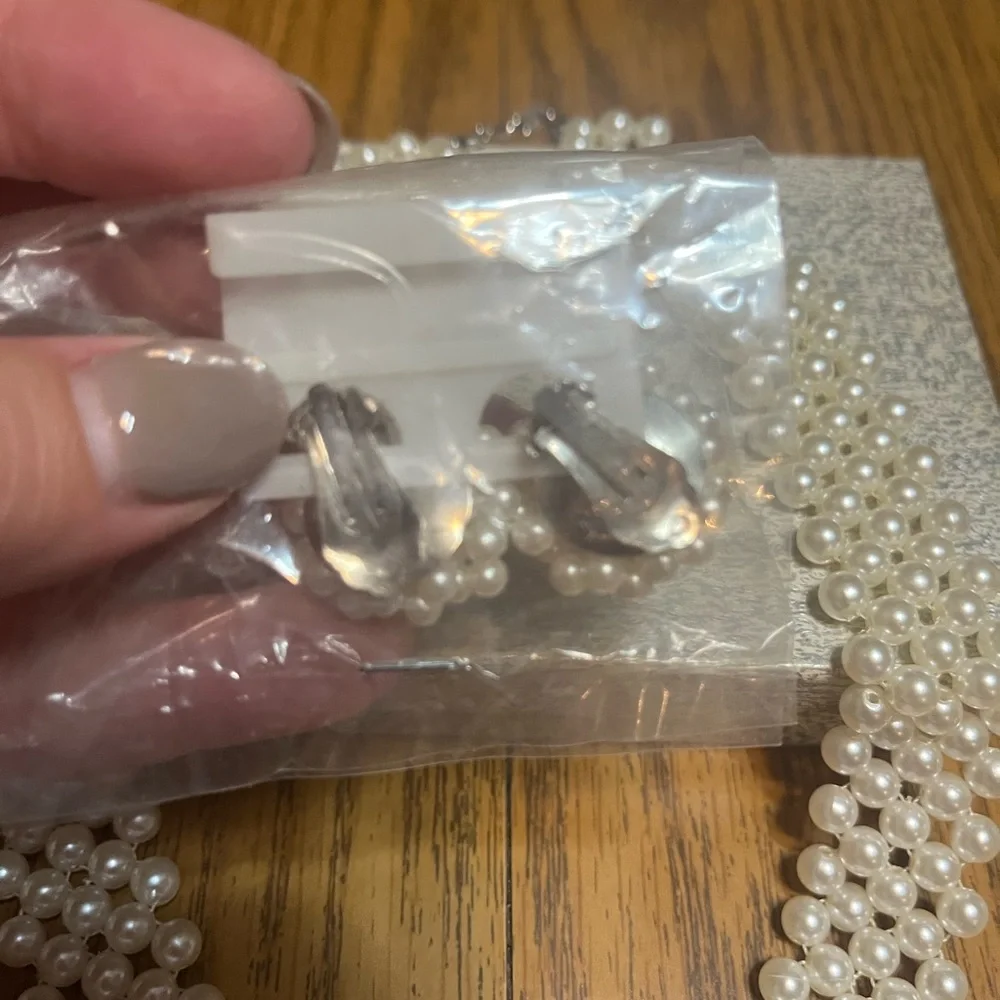 Chic Pearl Jewelry Set - Picture 4 of 6